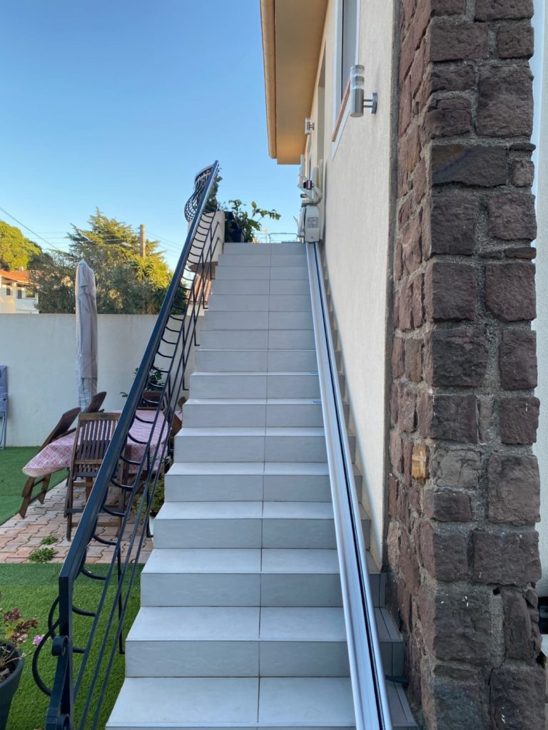 Monte-escalier extérieur droit extérieur